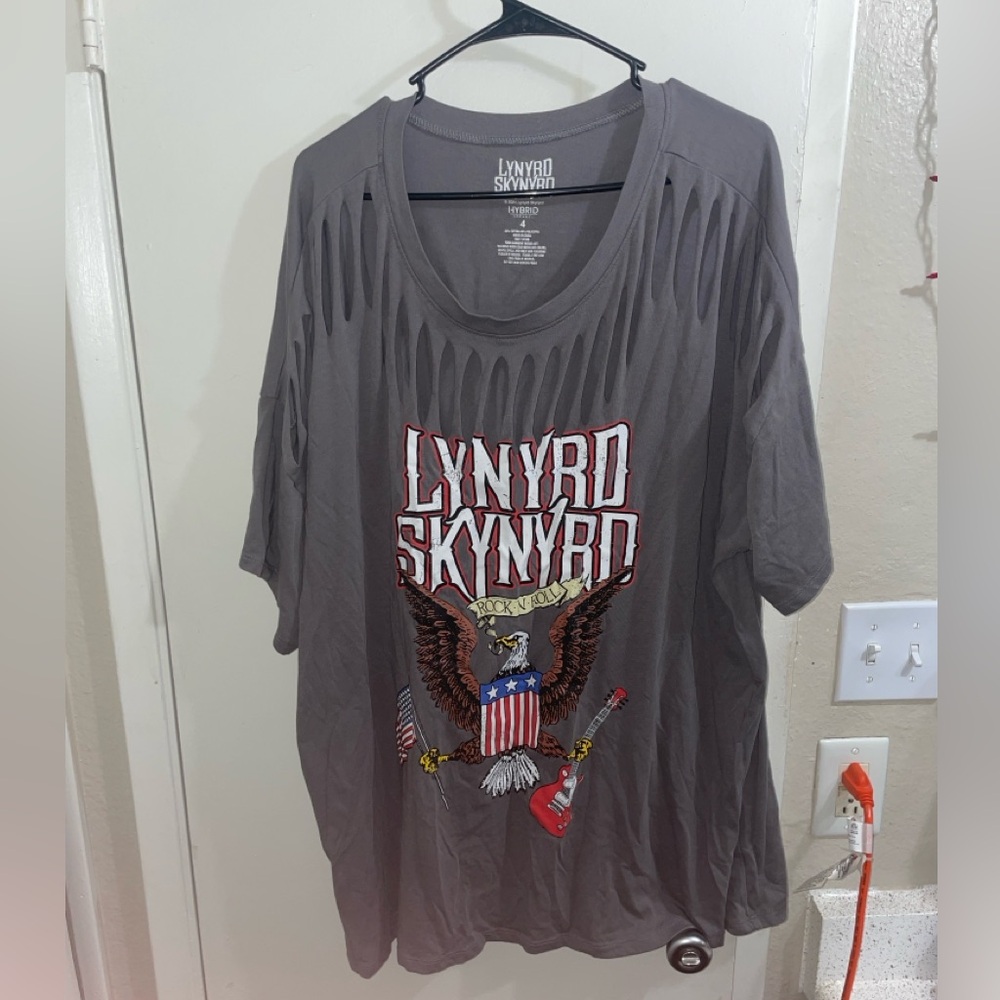 Lynyrd Skynyrd Graphic T-Shirt Oversized Measures 27” Wide And 30” Long Rock Tee